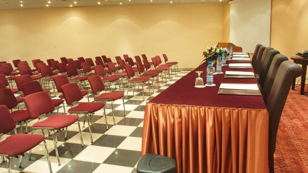 Eden Airport Hotel El Kerma ภายนอก รูปภาพ